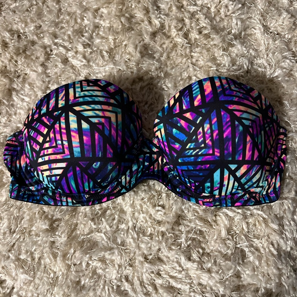 32B VICTORIA SECRET WEAR EVERYWHERE PUSH UP STRAPLESS BRA